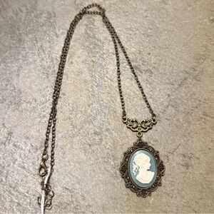 Vintage Cameo Pendant Necklace